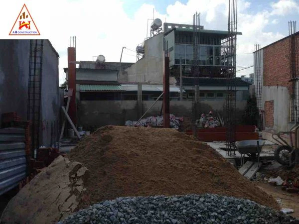 Bước này đảm bảo móng nhà được xây dựng chắc chắn, bền vững