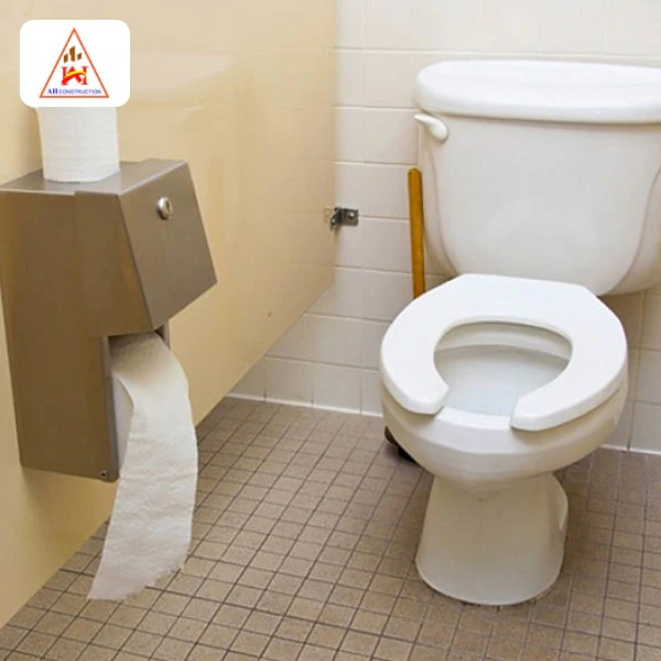 Mùi hôi nhà vệ sinh mới xây có thể tự hết không?