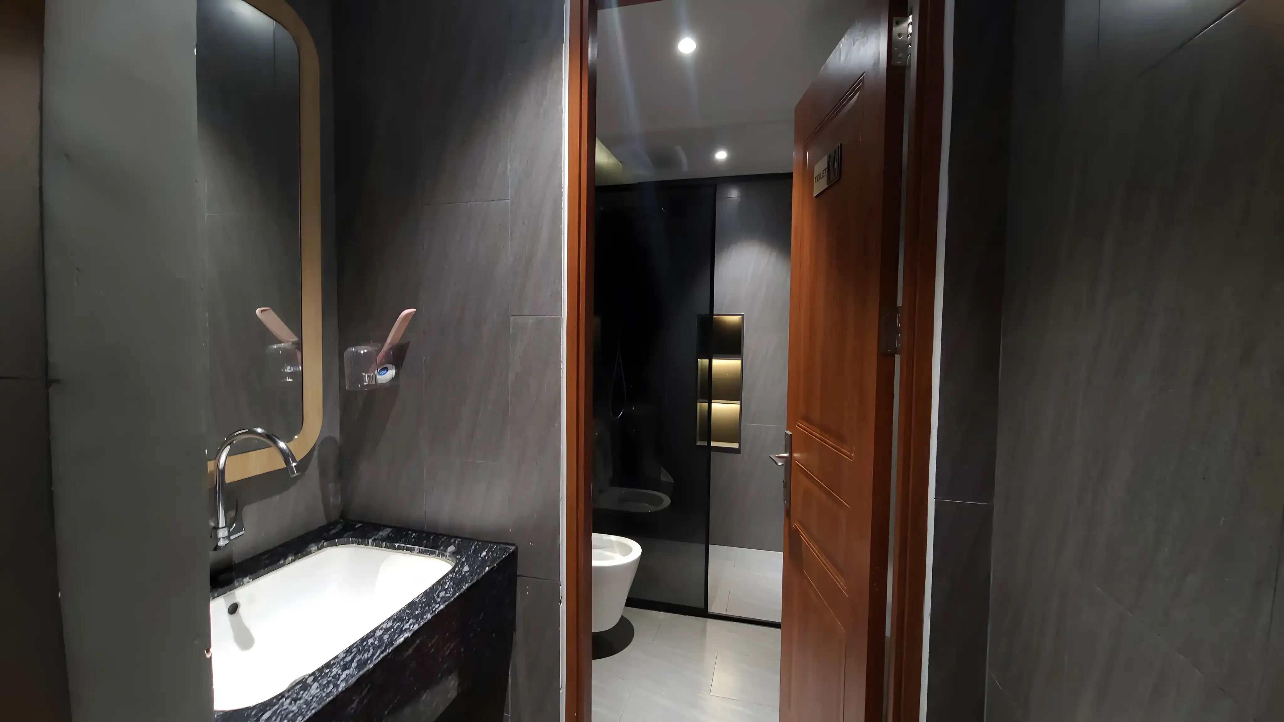 van-phong-dep-nhat-quan-9